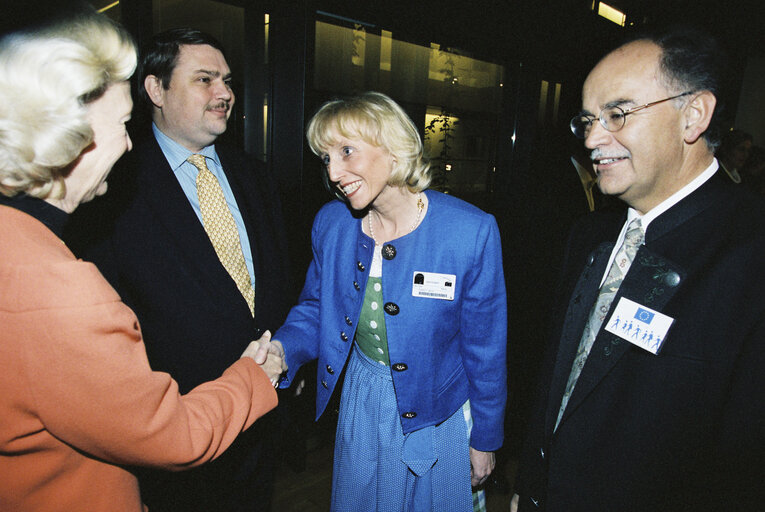 Foto 8: opening of the exhibition : Child hands for the peace