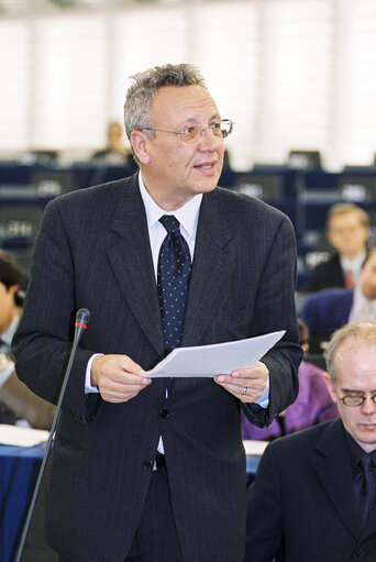 Foto 10: Speech of MEP Philippe BUSQUIN in Plenary session in Strasbourg