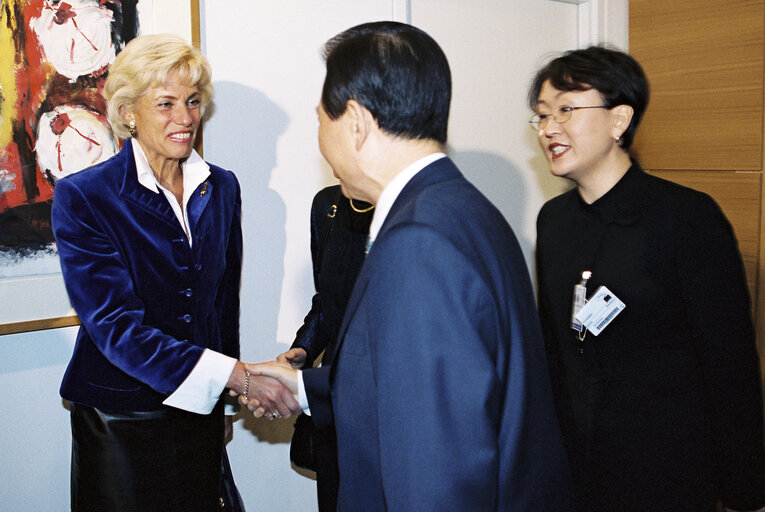 Photo 37 : Visit of the President of South Korea to the EP in Strasbourg.