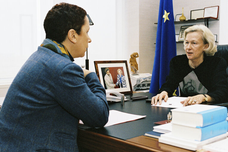 Photo 5 : Nicole FONTAINE EP President meets Ana PALACIO VALLELERSUNDI