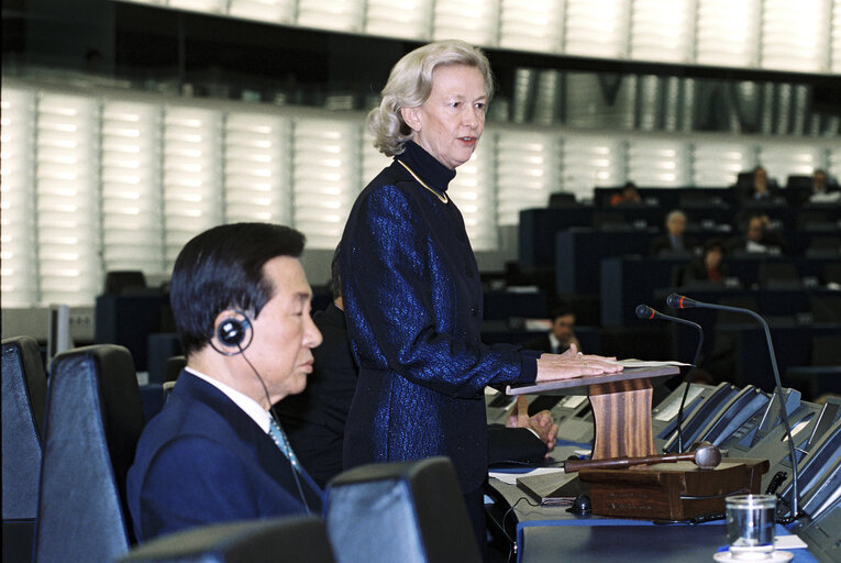 Fotografija 44: Visit of the President of South Korea to the EP in Strasbourg.