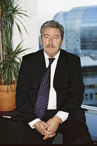 Fotagrafa 4: Portrait of Willi PIECYK in his office in Brussels