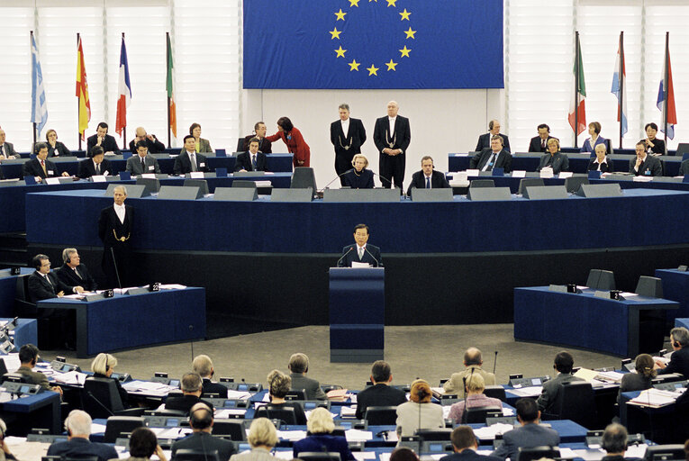 Fotografija 9: The President of South Korea adressing the plenary session during his visit to the EP in Strasbourg.