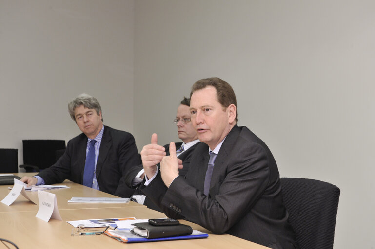 Photo 8: MEP Graham Watson receives members of the Rajya Sabha (Upper House of the Indian Parliament)