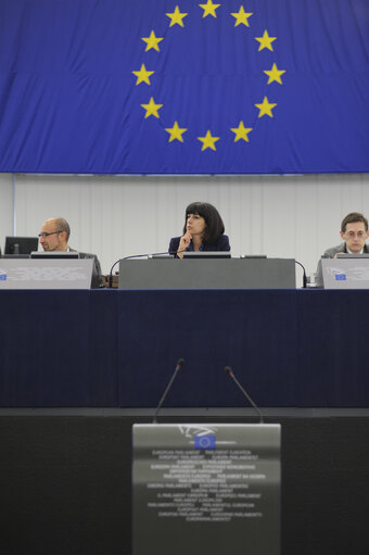 Zdjęcie 19: Mep in Strasbourg Hemicycle during the Session week 14