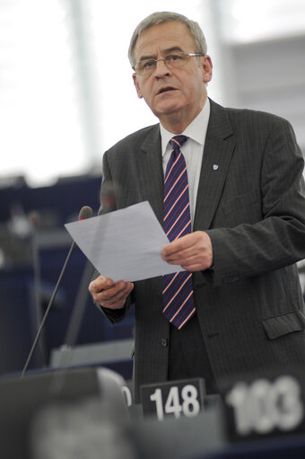 Zdjęcie 17: Mep in Strasbourg Hemicycle during the Session week 14