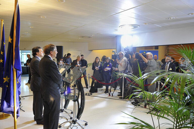 Fotografija 6: Press Point on Fighting Poverty and Disease with Bill Gates, Co-Chairman of the Bill & Melinda Gates Foundation and Chairman of Microsoft and José Manuel Barroso, EC President