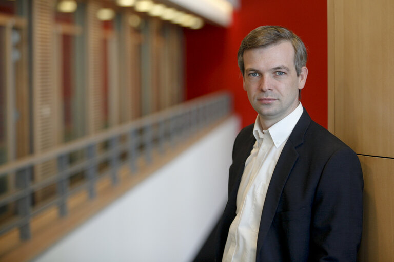 Zdjęcie 16: Portrait of Martin EHRENHAUSER MEP in Brussels