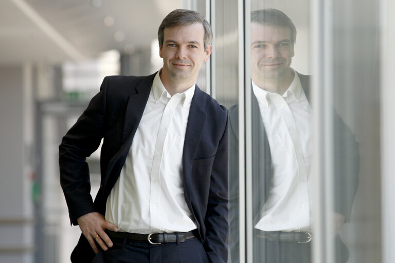 Φωτογραφία 9: Portrait of Martin EHRENHAUSER MEP in Brussels