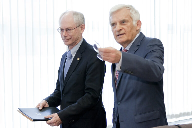 Valokuva 6: Jerzy Buzek, EP President meets with political group leaders and Herman Van Rompuy, President of the European Council