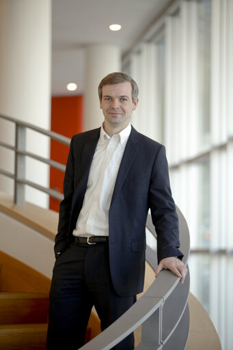 Φωτογραφία 13: Portrait of Martin EHRENHAUSER MEP in Brussels