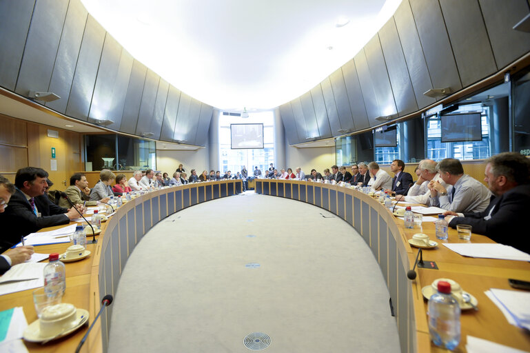 Fotó 2: Round Table on The Dairy Package