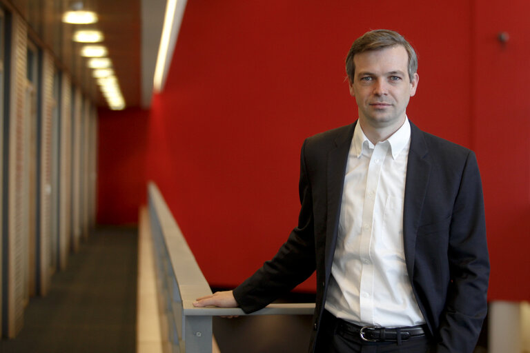 Fotografi 18: Portrait of Martin EHRENHAUSER MEP in Brussels