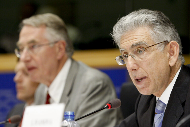 Fotografi 7: Public Hearing: Presentation and Discussion of the US Financial Crisis Inquiry Commission's Report