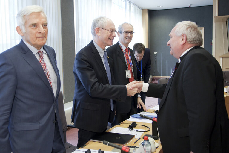 Valokuva 4: Jerzy Buzek, EP President meets with political group leaders and Herman Van Rompuy, President of the European Council