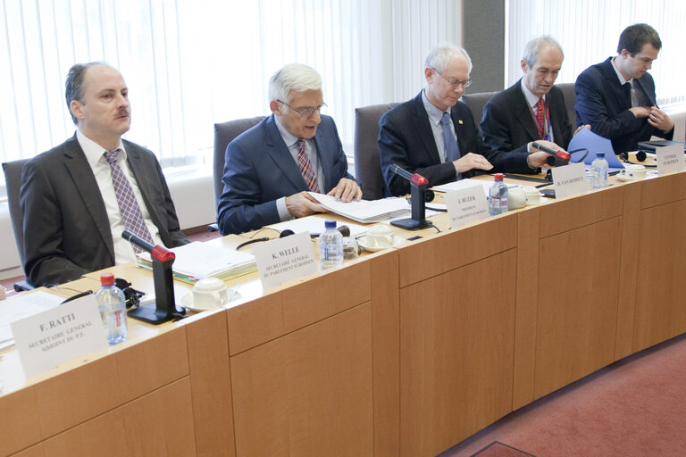 Valokuva 5: Jerzy Buzek, EP President meets with political group leaders and Herman Van Rompuy, President of the European Council