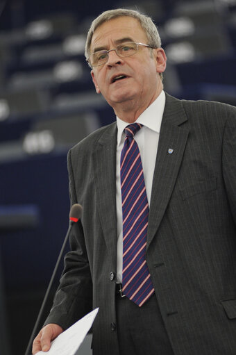 Zdjęcie 16: Mep in Strasbourg Hemicycle during the Session week 14