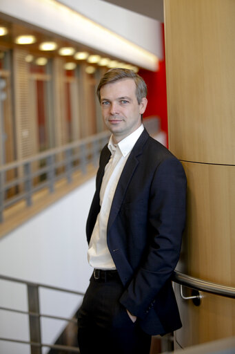 Φωτογραφία 15: Portrait of Martin EHRENHAUSER MEP in Brussels