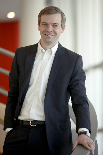 Φωτογραφία 12: Portrait of Martin EHRENHAUSER MEP in Brussels