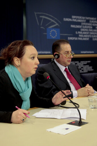 Photo 1: Novel Foods Regulation : outcome of the conciliation Press conference by : Gianni PITTELA