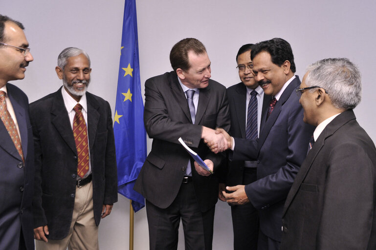 Photo 14: MEP Graham Watson receives members of the Rajya Sabha (Upper House of the Indian Parliament)