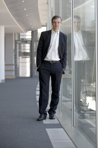 Fotografie 10: Portrait of Martin EHRENHAUSER MEP in Brussels