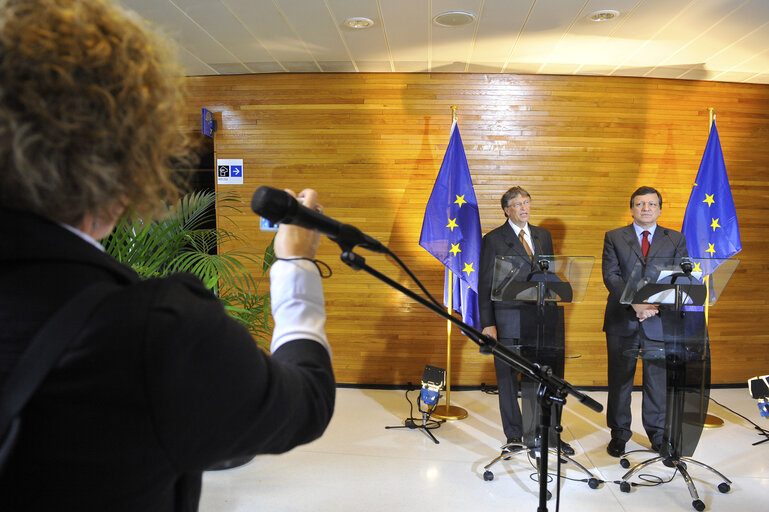 Fotografija 3: Press Point on Fighting Poverty and Disease with Bill Gates, Co-Chairman of the Bill & Melinda Gates Foundation and Chairman of Microsoft and José Manuel Barroso, EC President