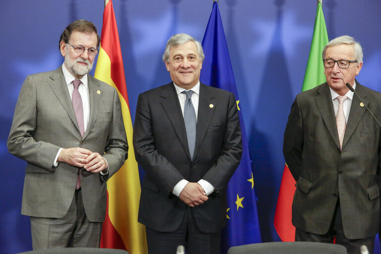 Fotogrāfija 15: Antonio TAJANI - EP President takes part in the European Council meeting - Ceremony of the donation of the amount of the 2017 princess of Asturias award of Concord to the Governments of Spain and Portugal