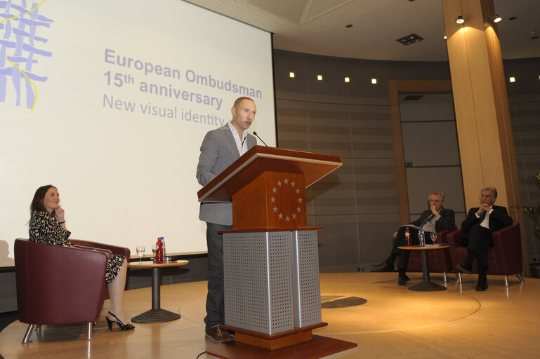 Fotografie 4: MEDIATEUR EUROPEEN NOUVELLE IDENTITE VISUELLE 15eme ANNIVERSAIRE