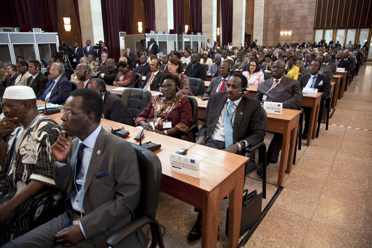 Φωτογραφία 35: The officials attend the opening of the 20th ACP-EU Joint Parliamentary Assembly in Kinshasa on December 2, 2010.