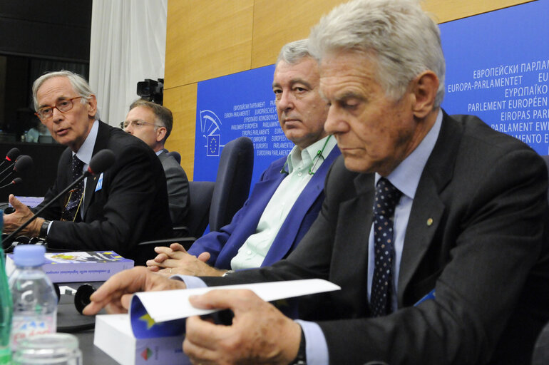 Photo 11: Press Conference Association ANACI. Présentation du livre : La copropriété en Europe - Il Condominio nelle legislazioni europee.