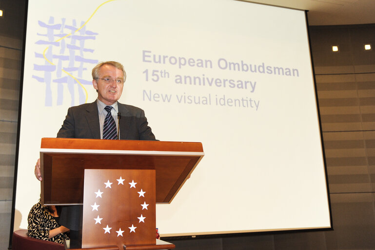 Fotografie 15: MEDIATEUR EUROPEEN NOUVELLE IDENTITE VISUELLE 15eme ANNIVERSAIRE