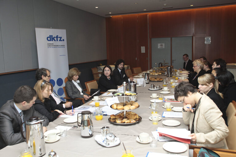 Valokuva 3: Press Breakfast on cancer prevention with the German Cancer Research Center