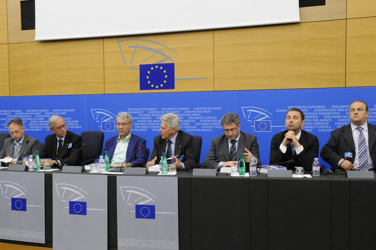 Photo 10: Press Conference Association ANACI. Présentation du livre : La copropriété en Europe - Il Condominio nelle legislazioni europee.