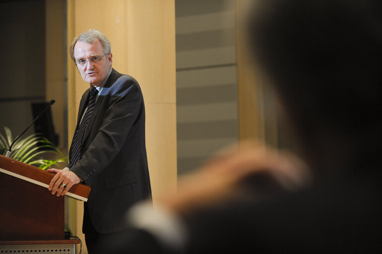 Fotografie 13: MEDIATEUR EUROPEEN NOUVELLE IDENTITE VISUELLE 15eme ANNIVERSAIRE