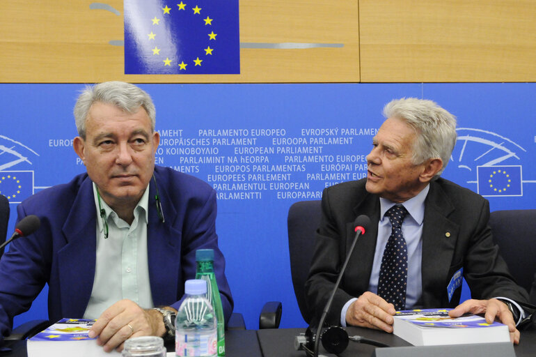 Photo 8: Press Conference Association ANACI. Présentation du livre : La copropriété en Europe - Il Condominio nelle legislazioni europee.