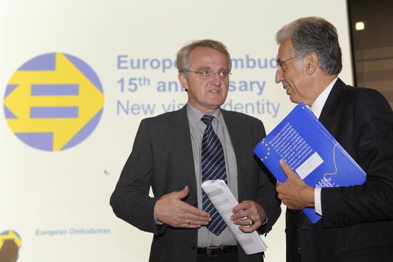 Fotografie 1: MEDIATEUR EUROPEEN NOUVELLE IDENTITE VISUELLE 15eme ANNIVERSAIRE