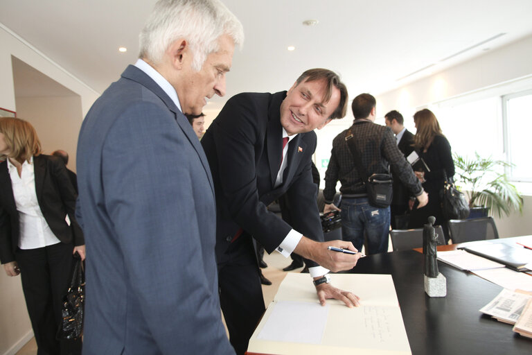 Fotografia 5: Meeting of Jerzy BUZEK, EP President with Ranko KRIVOKAPIƒÜ, Speaker of the Parliament of Montenegro