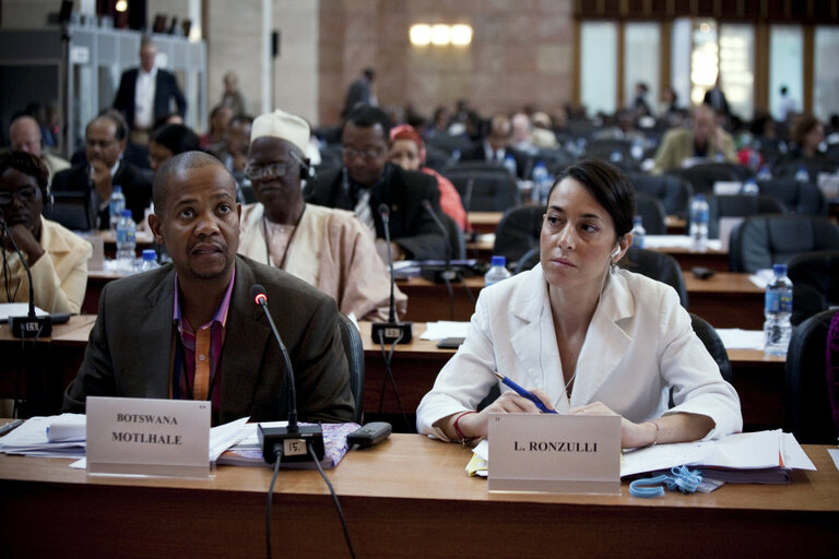 Φωτογραφία 31: Odirile Motlhale from Botswana, left, and Licia Ronzulli from Italy, EU deputy,attend the meeting of the Comitee on Economic Development, Finance and Trade to the 20th ACP-EU Joint Parliamentary Assembly in Kinshasa on December 3, 2010. Odirile Motlhale is Member of Parliament for South East South, Botswana.