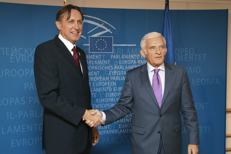 Fotografia 8: Meeting of Jerzy BUZEK, EP President with Ranko KRIVOKAPIƒÜ, Speaker of the Parliament of Montenegro