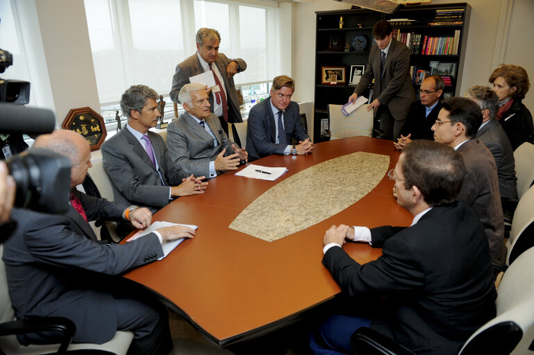 Jerzy Buzek, EP President, meets with Cuban former political prisoners in Brussels