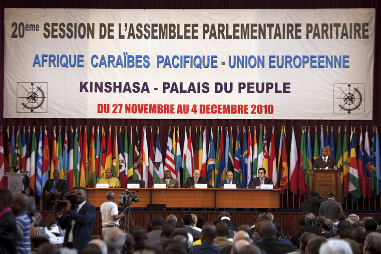 Φωτογραφία 4: Evariste Boshab, Speaker of the National Assembly of the Democratic Republic of Congo, addresses the officials at the formal opening of the 20th ACP-EU Joint Parliamentary Assembly in Kinshasa on December 2, 2010, while Louis Michel, center, from Belgium, the European Commissioner for Humanitarian Aid and Development and Co-President of the ACP-EU Joint Paliamentary Assembly, looks on.