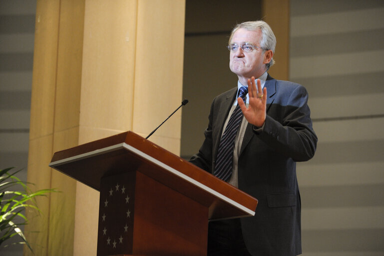 Fotografie 12: MEDIATEUR EUROPEEN NOUVELLE IDENTITE VISUELLE 15eme ANNIVERSAIRE