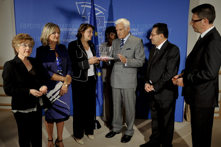 Zdjęcie 15: Jerzy Buzek, EP President, receives the Rocco Chinnici Prize promoting values of democracy, civil freedom and rule of law