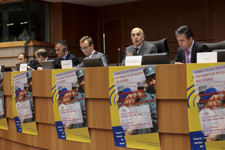 Fotografija 11: The Committee on Foreign Affairs jointly with the Subcommittee on Security and Defence holds an Interparliamentary committee meeting with representatives from National Parliaments on the Challenges facing the Union's Common Security and Defence Policy (CSDP) after the entry into force of the Lisbon Treaty