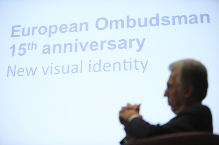 Fotografie 10: MEDIATEUR EUROPEEN NOUVELLE IDENTITE VISUELLE 15eme ANNIVERSAIRE