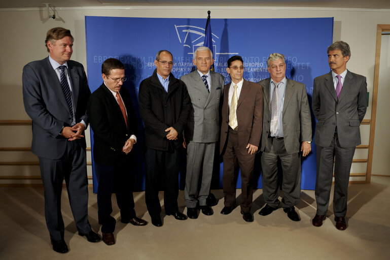 Jerzy Buzek, EP President, meets with Cuban former political prisoners in Brussels