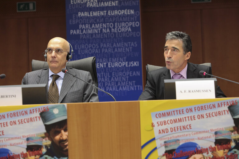 Fotografija 10: The Committee on Foreign Affairs jointly with the Subcommittee on Security and Defence holds an Interparliamentary committee meeting with representatives from National Parliaments on the Challenges facing the Union's Common Security and Defence Policy (CSDP) after the entry into force of the Lisbon Treaty