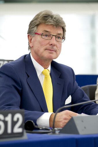 Foto 3: MEP Franz Obermayr attends a plenary session in Strasbourg
