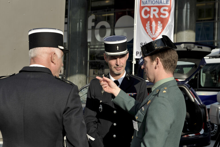 Photo 12 : Police safety demonstration